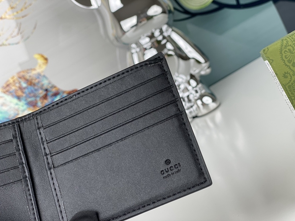 グッチ財布コピー着用イメージ